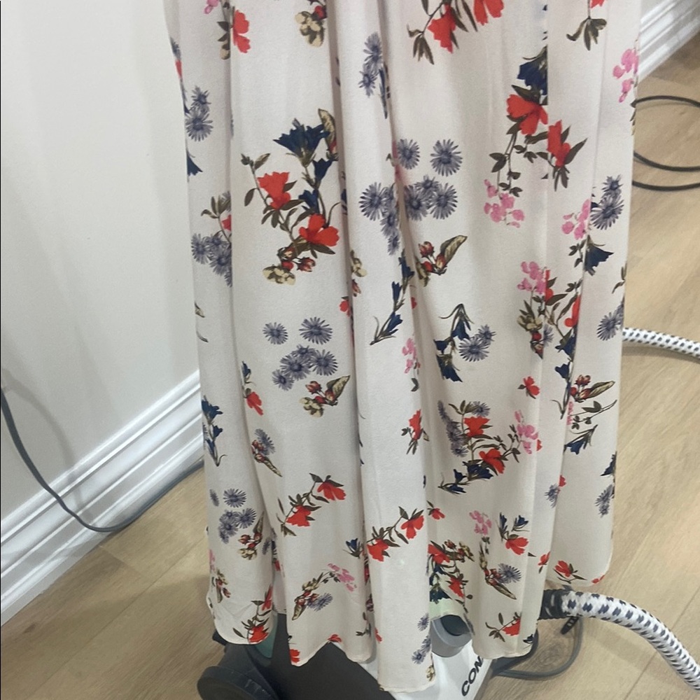 Club Monaco Floral Print Midi Dress in Pure Silk - Picture 5 of 12